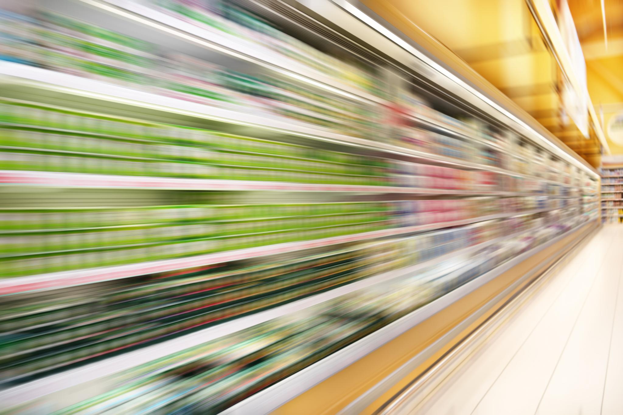 Supermarket refrigeration aisle powered by thermal link water-loop system
